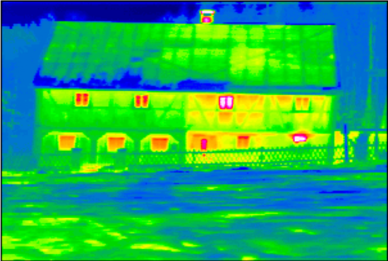 Bild 2.1.3-4: Thermografieaufnahme eines Umgebindehauses
